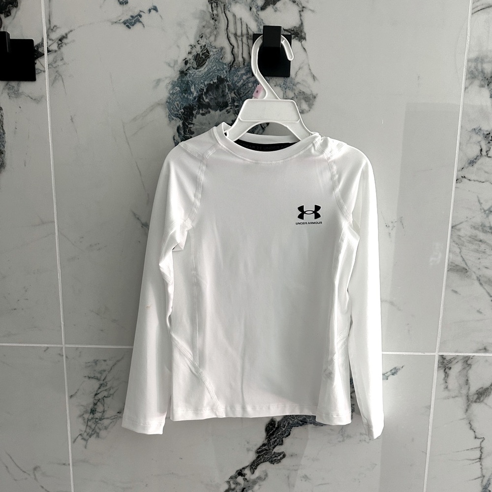 NWT Under Armour Youth XS HeatGear Long Sleeve Shirt – Fitted Performance Top